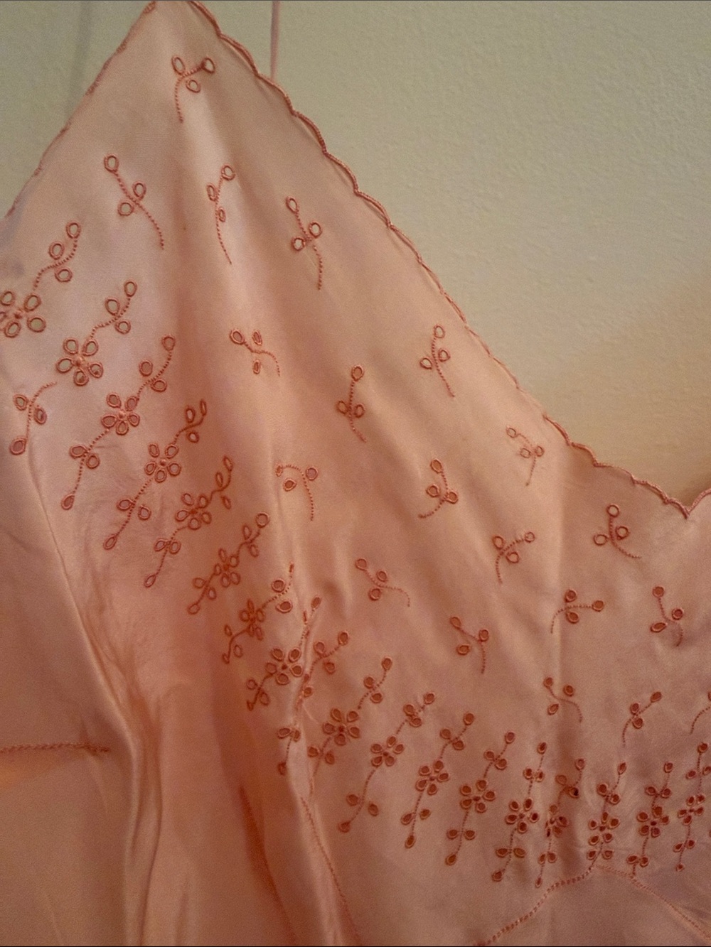 VintagePeach Satin Slip  Women Intimates & Sleepwear - Picture 2 of 14
